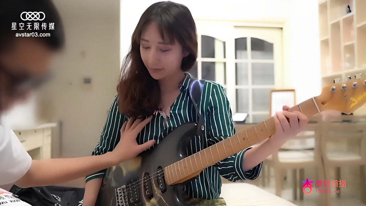 Guru piano juga mengajarkan bercinta