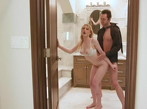 Pengantar barang mesum itu memperkosa pemilik rumah saat sedang mandi